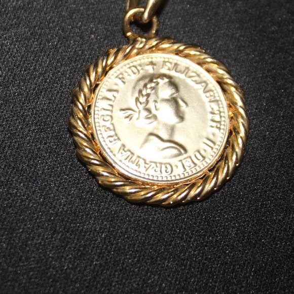 Fashion Jewelry Golden Coin Medallion Pendant - Picture 1 of 4